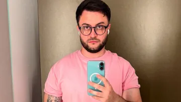 «Натиснули, там підключили серйозного дядька»: блогер-пліткар розкрив, хто із артистів чинив на нього тиск