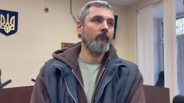 Дружина режисера, якого звинувачують у сексуальному насильстві, зробила заяву: «‎Не можу відкрити таємницю»