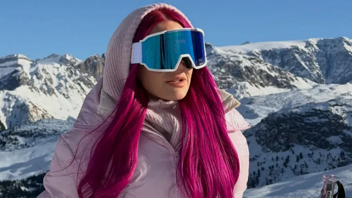 «Я заробила 400 тисяч доларів за рік – чому маю жити погано»: Кенді Суперстар відповіла хейтерам