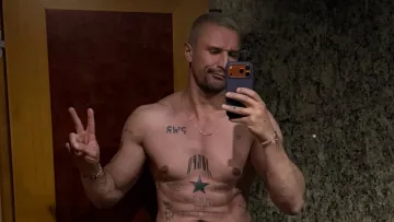 Тарас Цимбалюк приїхав в Буковель, показав оголений торс і дав пораду українцям: «‎Лижі не беріть»