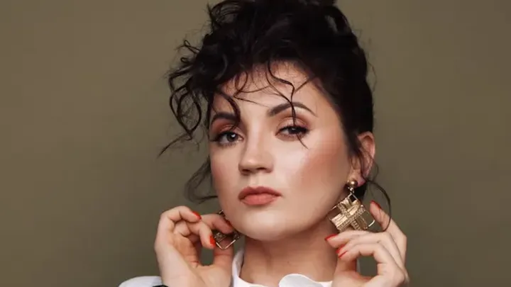 «Мама-драма»: Оля Цибульська підігріла чутки про вагітність округлим животом