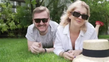 «Люблю тебе»: зірковий співак Олександр Пономарьов привітав доньку з Днем народження та показав її маленькою