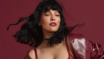 Даша Астаф’єва вразила мережу архівним фото з юності: як вона виглядала у 17 років