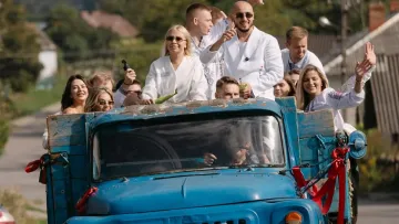 Повєткін показав, як виглядає справжнє українське весілля: без купюр, з килимами і самогоном