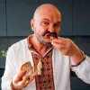 Ідеальне доповнення бабиного літа: Ярославський поділився рецептом холодника з копченою рибою