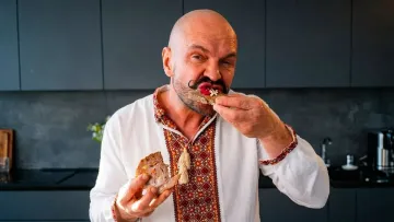 Ідеальне доповнення бабиного літа: Ярославський поділився рецептом холодника з копченою рибою