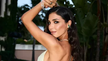 Санту Дімопулос назвали «шоколадкою у золотавій фользі»: співачка продемонструвала розкішний образ