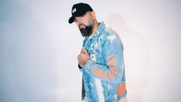 «Їй було 28, а мені – 16»: відомий український співак зізнався у першому сексі з вчителькою