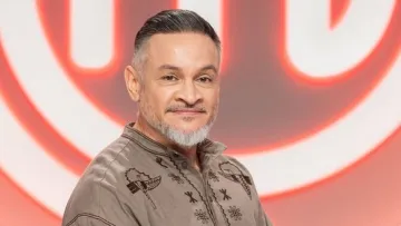 Як на заправці: Ектор Хіменес-Браво показав простий рецепт домашніх хот-догів