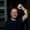 Давно вийшли з моди: Андре Тан назвав три пари джинсів, яких варто позбутися у 2026 році