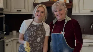 «Сьогодні прикрашаємо пасочки»: Ірина Федишин показала відео родинної традиції з мамою та сином