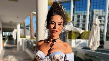 Кучері та корсет з янголами: Настя Каменських здивувала відвертим образом