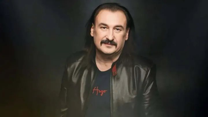 Степан Гіга перебуває в комі після ампутації ноги, стан співака вкрай важкий: журналіст повідомив подробиці