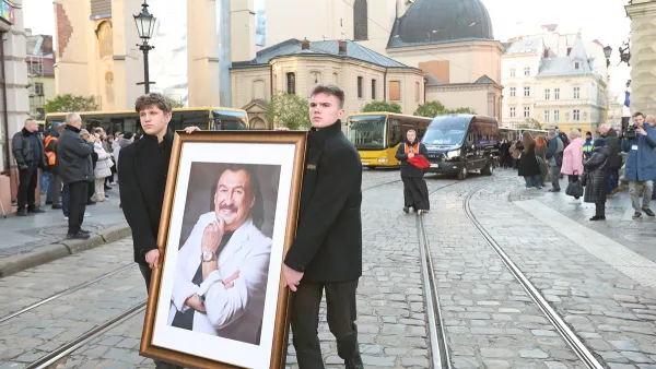 У Львові попрощалися зі Степаном Гігою: фото та відео з похорону Народного артиста України