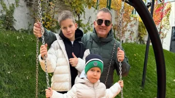 «Одна гойдалка на трьох!»: Юрій Горбунов показав, чим займається восени із синами