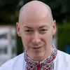 «Звідки волосся на голові?»: Гордон похвалився зачіскою в молодості, зробленою у найкращій перукарні Києва