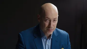Гордон у військовій формі показався на Росії: що він там робив та коли була знята фотографія