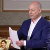 Гордон показав фото з моделями у власному кабінеті: до чого тут Трамп