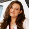 «Фізично відчуваю»: співачка iSKra стала лікарем і розповіла, як розпізнати проблеми з голосом