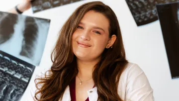«Фізично відчуваю»: співачка iSKra стала лікарем і розповіла, як розпізнати проблеми з голосом