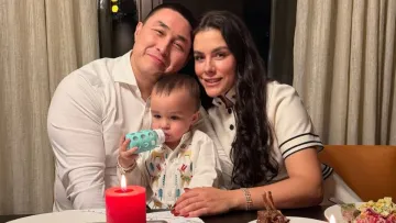 «В нього дуже багато справ»: ведуча «Танців з зірками» розповіла про чоловіка-іноземця та сина-поліглота