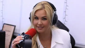 Відразу вирушила на фронт: співачка Камалія розповіла про весілля сестри 