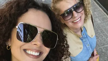 Каменських вразила підписників фотографією з мамою: як зірка виглядала у дитинстві і зараз