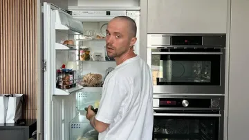 Сулугуні в тісті з журавлиною: Міша Кацурін поділився простим рецептом смачної страви