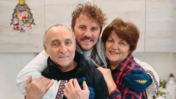 «Ти шапку надів?»: Клопотенко привітав маму з днем народження та перерахував її крилаті фрази