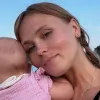Анна Кошмал показала свою 6-місячну доньку: ось які досягнення у дитини Жені зі «‎Сватів»