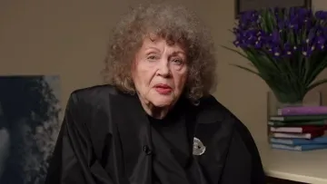 «‎Сиджу і страждаю»: 95-річна Ліна Костенко опинилася у скрутній ситуації через обстріли РФ