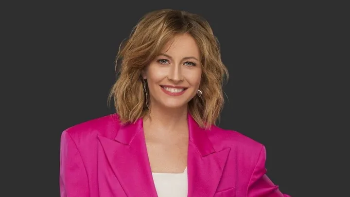 «‎Приїхала на Різдво до рідного міста»: Олена Кравець привітала українців з Різдвом разом з 86-річним батьком