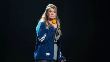 Показала Януковича: Олена Кравець з’явилася у новому випуску гумористичного шоу «‎Ліга сміху»