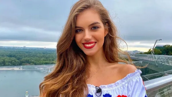 «Пробуджує найніжніші почуття»: колишня дружина Дмитра Комарова натякнула на нові стосунки після розлучення