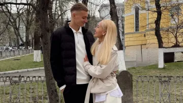 «Нехай обійми будуть довші»: Квіткова привітала з Великоднем і виклала фотографію з Бражком