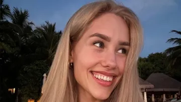 «Я була у броні поки...»: дівчина футболіста Динамо Бражка Квіткова постала у незвичному образі – фото