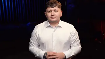 Падав на підлогу і збирав штукатурку: Лебіга розповів про атаку БПЛА поруч з його будинком та «борг русаків»