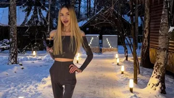 Важить менше 30 кг і виступає перед учнями: у київській школі розгорівся скандал через візит блогерки