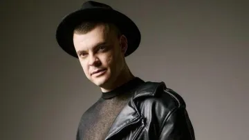 «Вирване волосся, вибитий зуб і крики‎»: на концерті відомого українського співака побилися п’яні фанатки