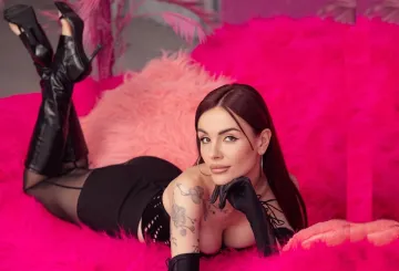 «Birthday b@tch!»: Mamarika відсвяткувала день народження відвертими фото – мережа вибухнула реакціями