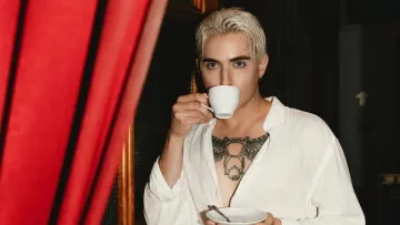 Melovin ошелешив соцмережі фото з Анджеліною Джолі: фанати майже повірили