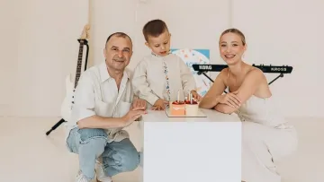 Віктор Павлік привітав молодшого сина з Днем народження: фото з дружиною та Михасиком розтопили серця фанатів