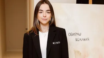 Скандальна художниця Соня Морозюк вразила фігурою в купальнику: «спекотна» фотосесія з лазні