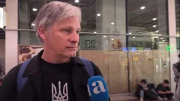 Зірку Володаря перснів у футболці з тризубом помітили в Іспанії: що він робив під час блекауту