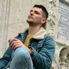 «Любий, подивися, хто в мене вʼїхав»: блогер Ніколас Карма «поцілував» бампер автомобіля підписниці