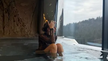 «Гарячі» кадри на холоді: Нікітюк похизувалась фігурою на тлі засніжених Карпат