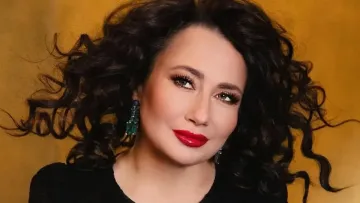 Олена Мозгова з донькою Соломією відвідали цікаве місце: «‎На честь параду планет»