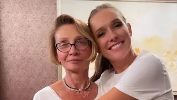 «Далі тільки радість в кожному дні»: телеведуча Осадча щемливо привітала з днем народження матусю