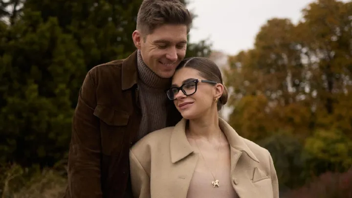 У соцмережі Остапчука з’явилася інформація про його розлучення, дружина шоумена відреагувала: «Заходжу, а там…»