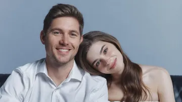 «‎Чоловік приготував вечерю»: дружина Остапчука показала, чим її кормить коханий – пиво також у раціоні